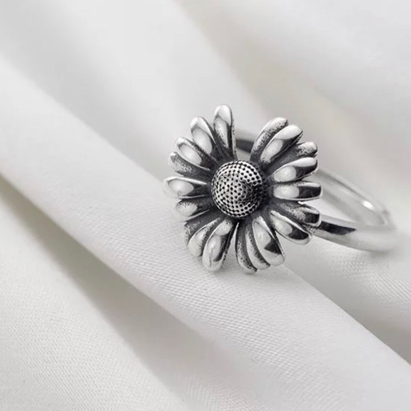 925 Sterling Silver Daisy Ring - Picture 5 of 6